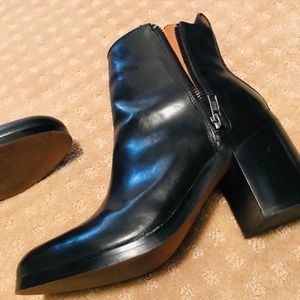 Leather Gap ankle Boots
